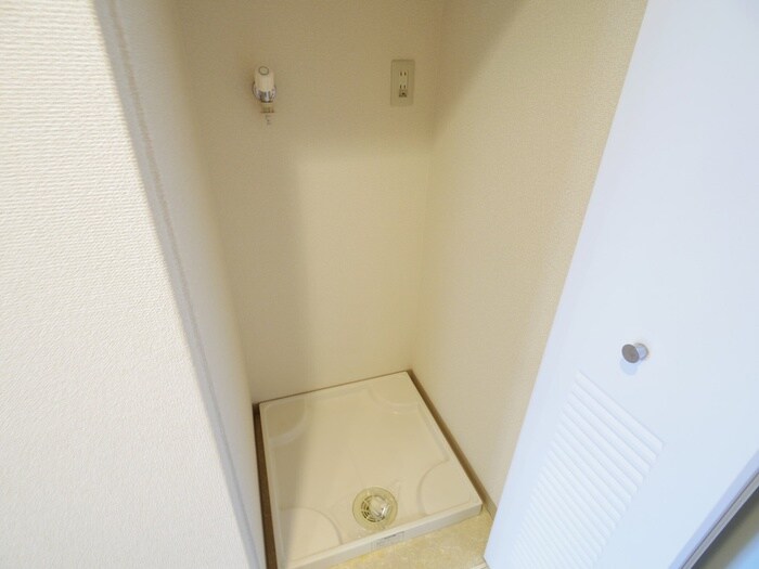 物件内観写真15　(洗濯機置場)