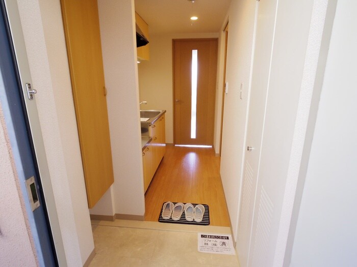 物件内観写真16　(玄関)