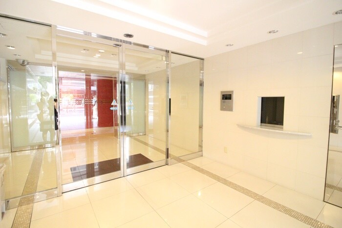 物件外観写真4　(エントランス部分)