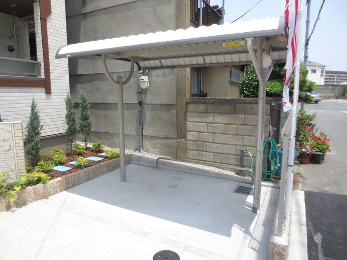 物件外観写真3　(駐輪場)