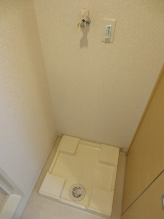 物件内観写真11　(洗濯機置場)