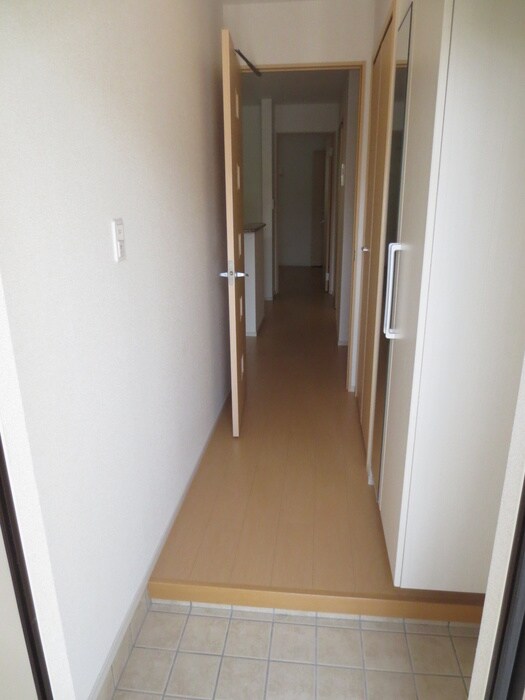 物件内観写真12　(玄関)