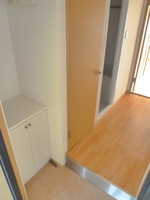 物件内観写真7　(玄関)