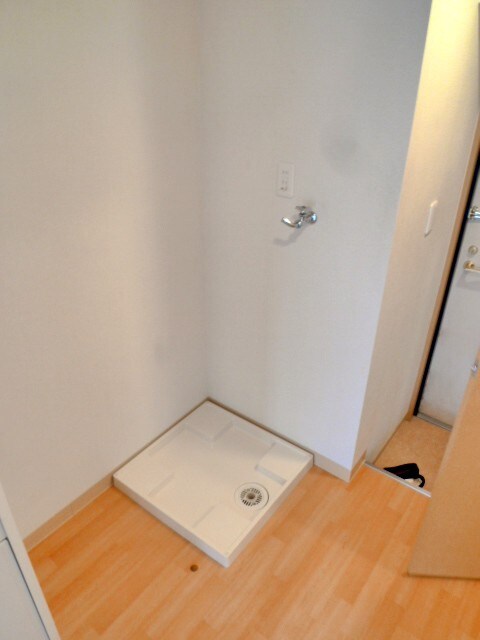 物件内観写真9　(洗濯機置場)