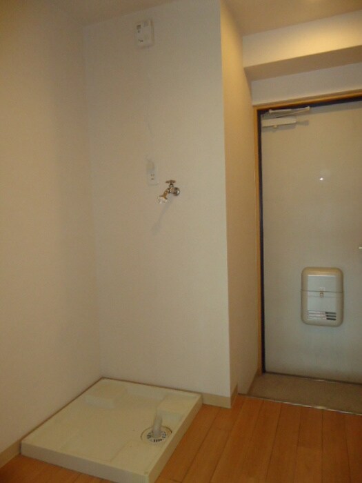 物件内観写真12　(洗濯機置場)