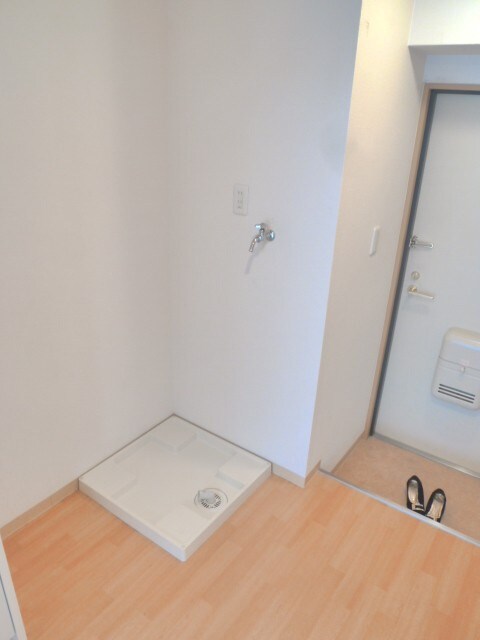 物件内観写真12　(洗濯機置場)