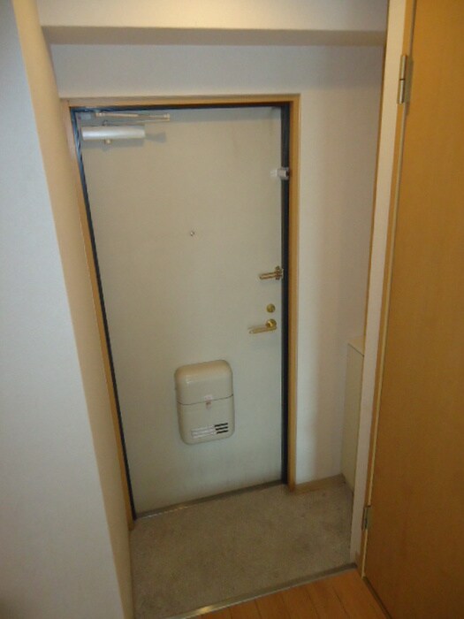 物件内観写真13　(玄関)