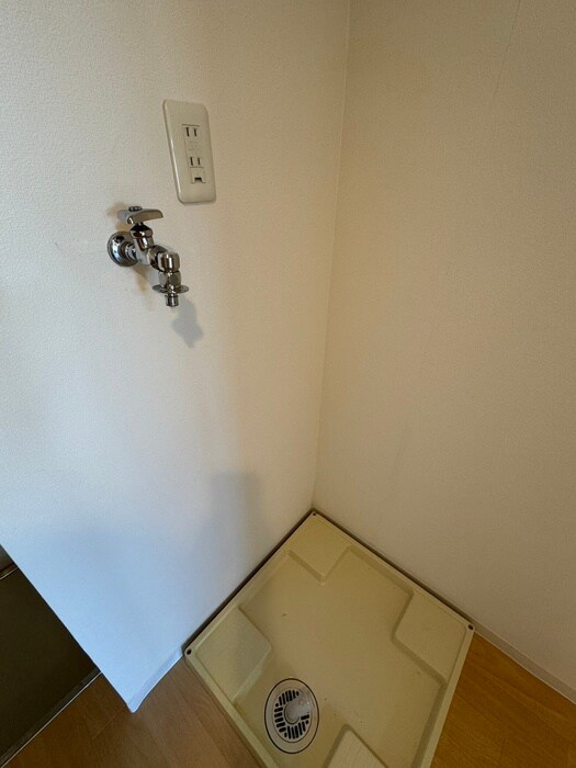 物件内観写真18　(洗濯機置場)