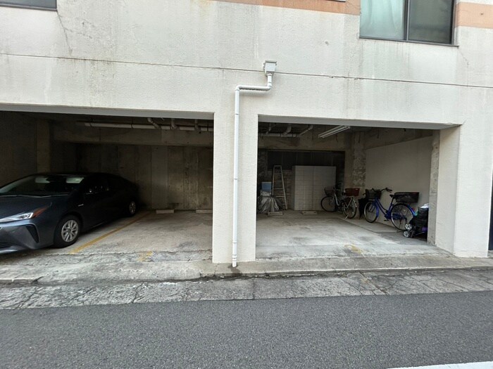 物件外観写真2　(駐車場)