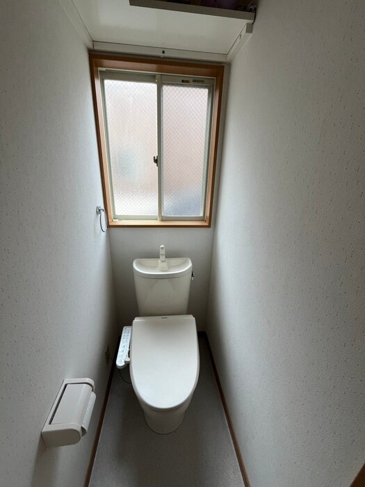 物件内観写真8　(トイレ)