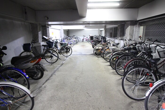 物件外観写真4　(駐輪場)