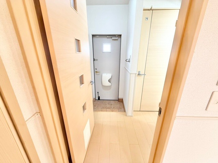 物件内観写真16　(廊下)