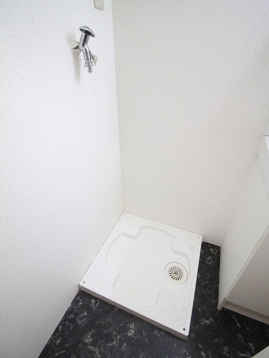 物件内観写真17　(洗濯機置場)