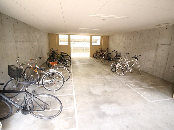 物件外観写真5　(駐輪場)