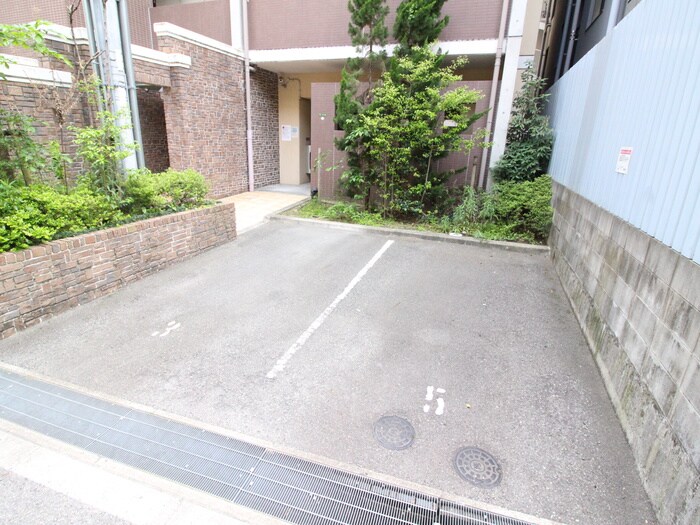 物件外観写真6　(駐車場)