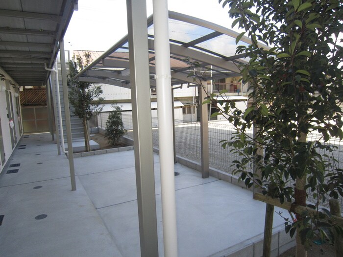 物件外観写真2　(駐輪場)