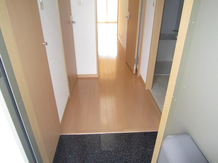 物件内観写真9　(玄関)
