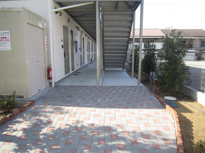 物件外観写真3　(エントランス部分)