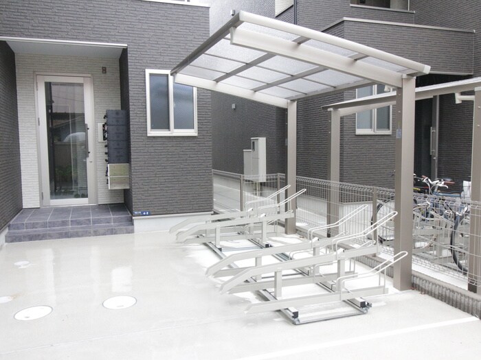 物件外観写真4　(駐輪場)