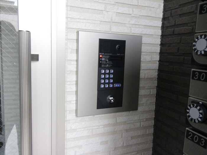 物件外観写真6　(エントランス部分)