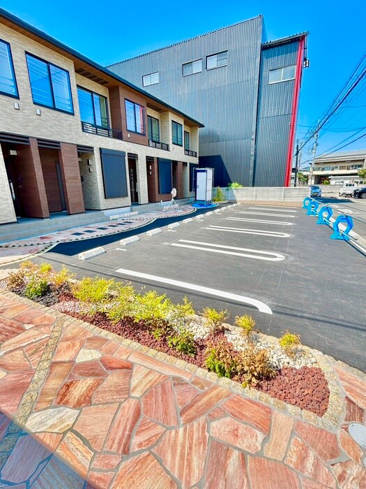 物件外観写真3　(駐車場)