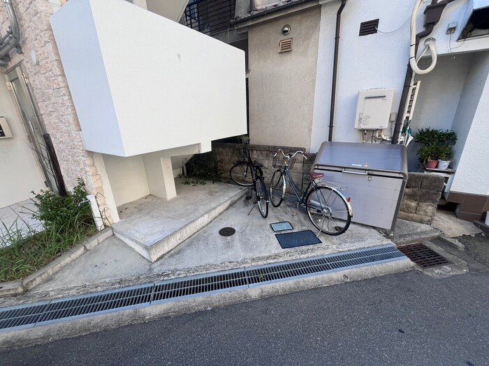 物件外観写真6　(駐輪場)