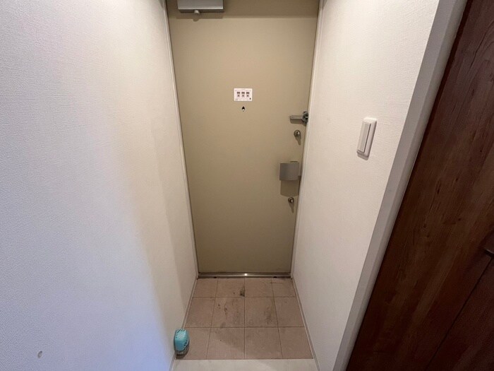 物件内観写真16　(玄関)