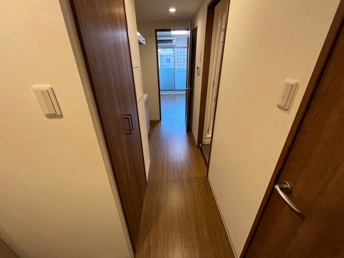 物件内観写真17　(廊下)