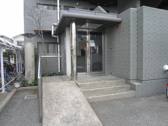 物件外観写真5　(エントランス部分)