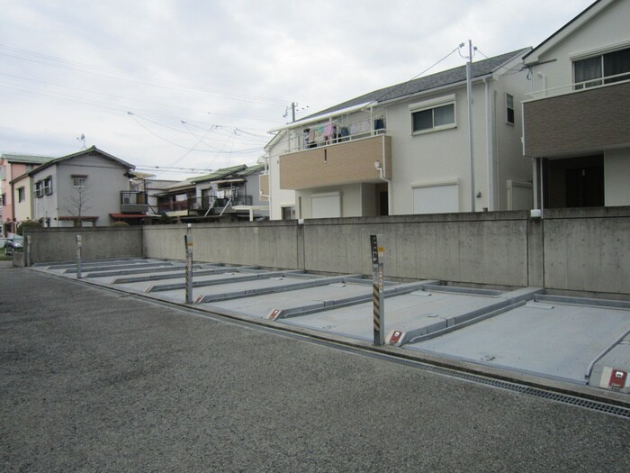 物件外観写真6　(駐車場)