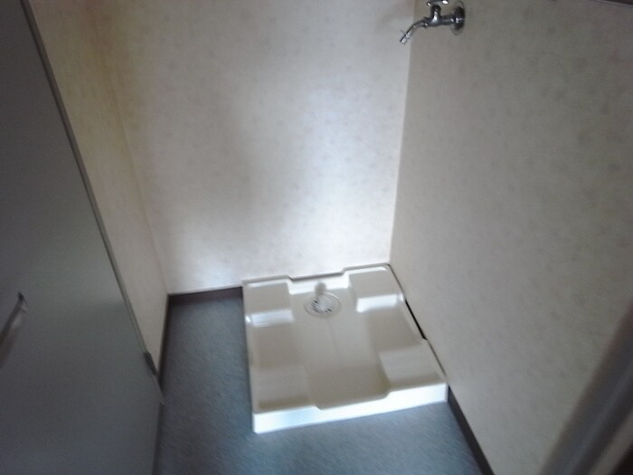 物件内観写真12　(洗濯機置場)