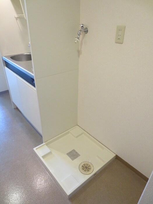 物件内観写真13　(洗濯機置場)