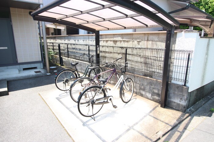 物件外観写真3　(駐輪場)