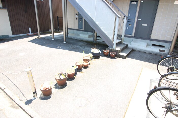 物件外観写真4　(エントランス部分)