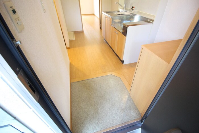 物件内観写真13　(玄関)