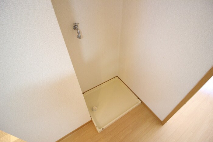 物件内観写真16　(洗濯機置場)