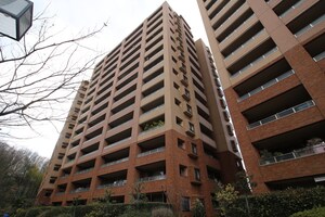ﾌｫﾚｽﾄｼﾃｨ千里丘・ｱｰｽｺｰﾄ（301）外観写真