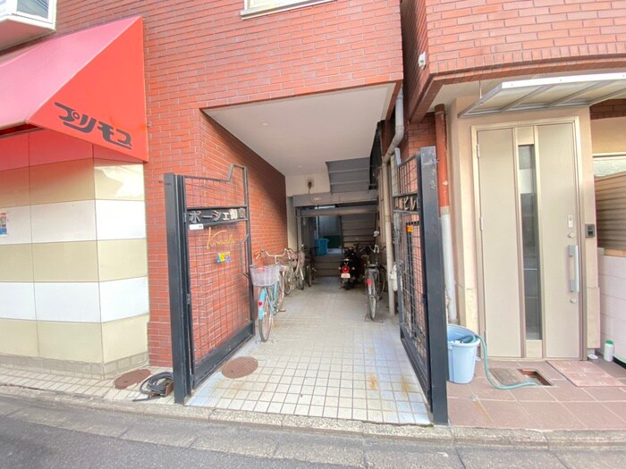 物件外観写真3　(エントランス部分)