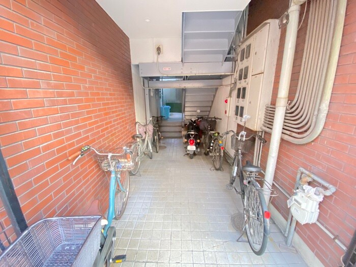 物件外観写真4　(駐輪場)
