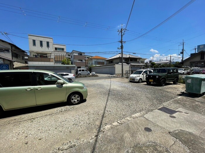 物件外観写真4　(駐車場)