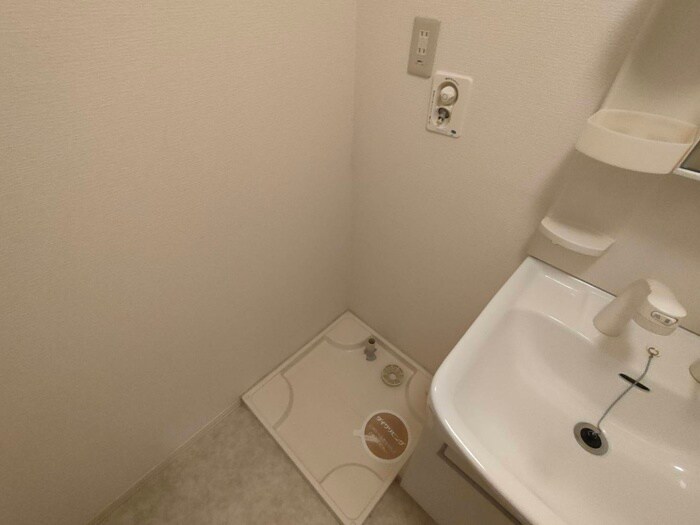 物件内観写真13　(洗濯機置場)