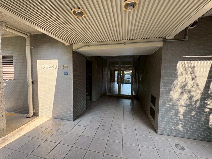 物件外観写真5　(エントランス部分)