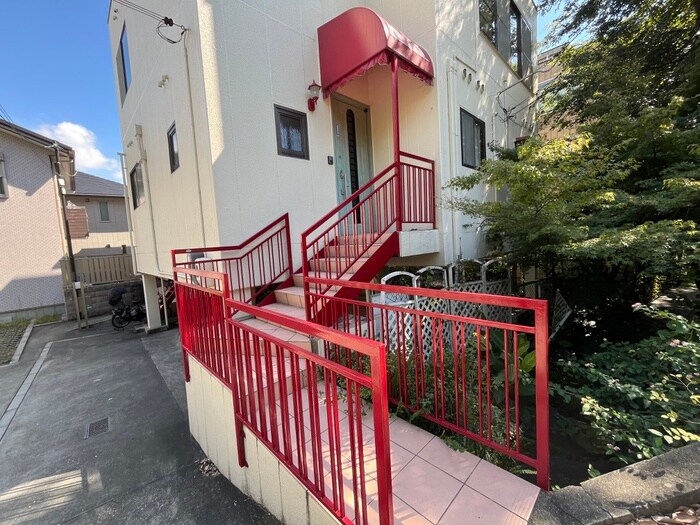 物件外観写真3　(エントランス部分)