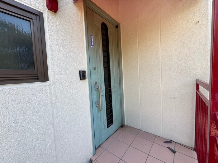 物件外観写真4　(エントランス部分)