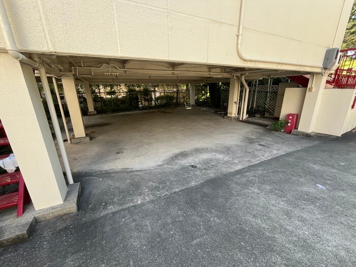 物件外観写真6　(駐車場)