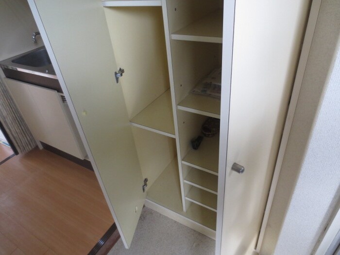 物件内観写真12　(収納)