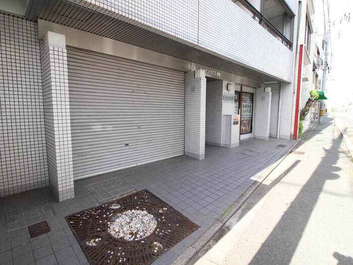 物件外観写真4　(エントランス部分)