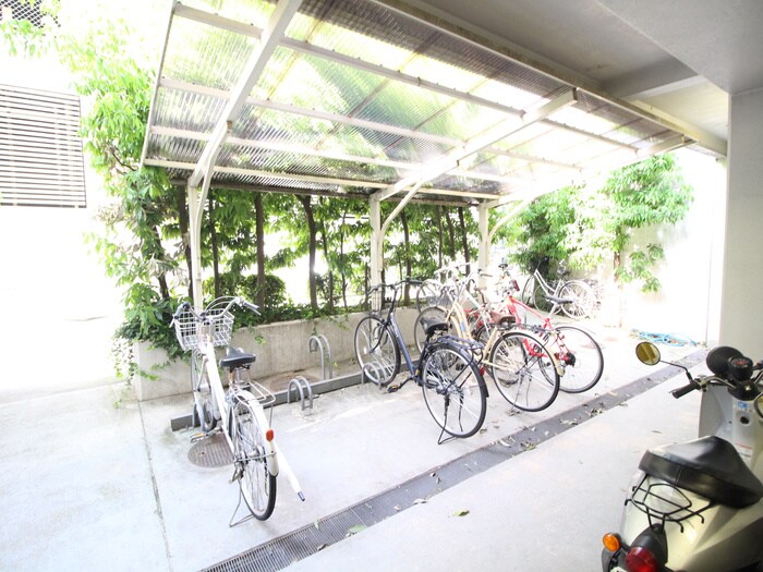 物件外観写真5　(駐輪場)