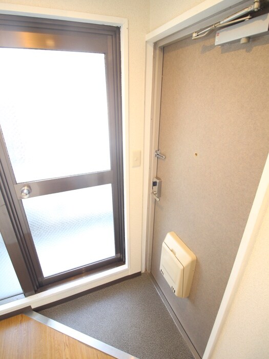 物件内観写真13　(玄関)
