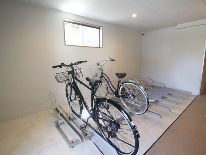 物件外観写真5　(駐輪場)